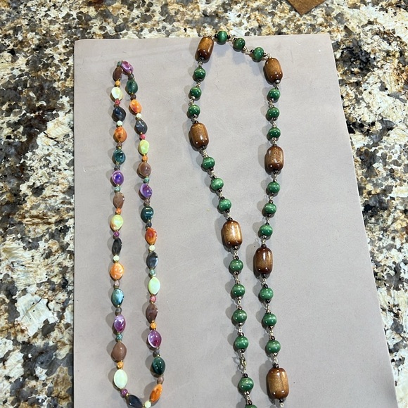 Vintage wooden beaded necklaces and plastic beaded necklace - Picture 4 of 7